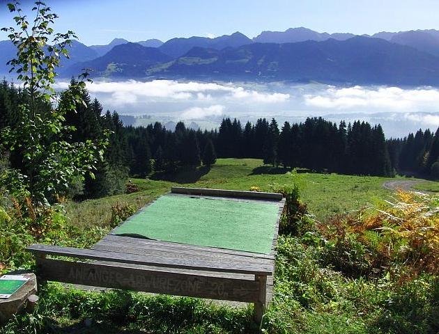Disc Golf Parcours mit traumhafter Bergkulisse © Frizbee.at