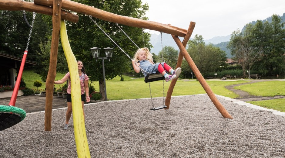 Auf dem Spielplatz © Tourismus Hörnerdörfer, F. Kjer Auf dem Spielplatz © Tourismus Hörnerdörfer, F. Kjer
