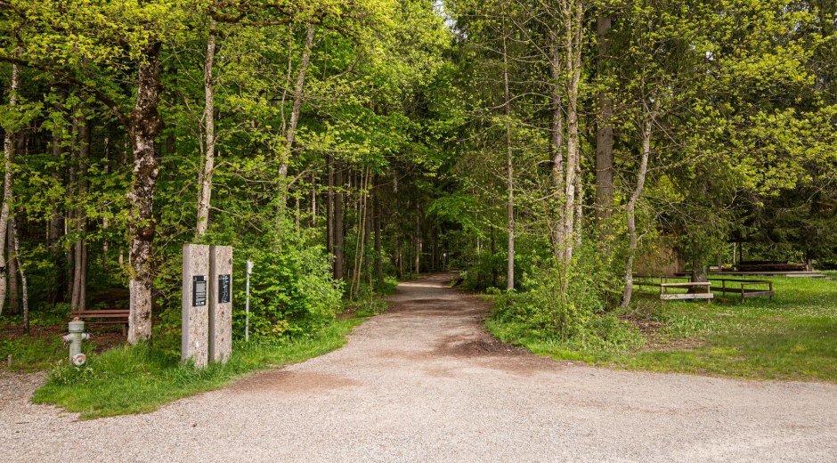 Eingang zum Eichhörnchenwald bei Fischen © Tourismus Hörnerdörfer GmbH