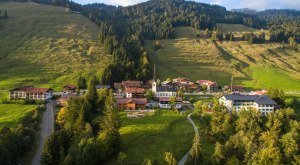 Balderschwang - Dorfansicht Herbst von Süden © Tourismus Hörnerdörfer GmbH, @Deutschland Abgelichtet