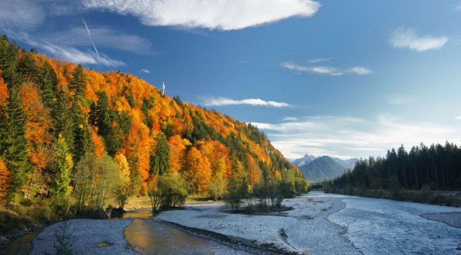 "Indian-Summer" an der Iller, am südlichen Ende des Auwaldsees in Fischen im Allgäu © Tourismus Hörnerdörfer_W.Monschau