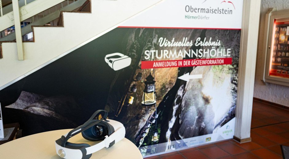 Virtuelle Sturmannshoehle mit VR-Brille © Tourismus Hörnerdörfer GmbH