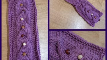 Stirnband mit eingestrickten Perlen © Meyenbären
