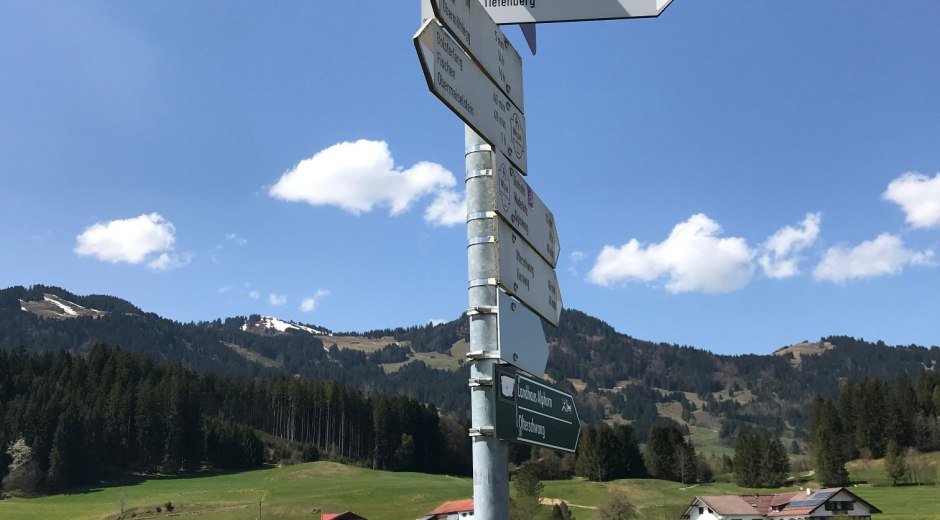 Wegweiser Richtung Tiefenberger Moos, Tiefenberg