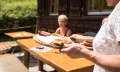 Lecker Brotzeiten auf der Herzberg Alpe © Tourismus Hörnerdörfer, F. Kjer
