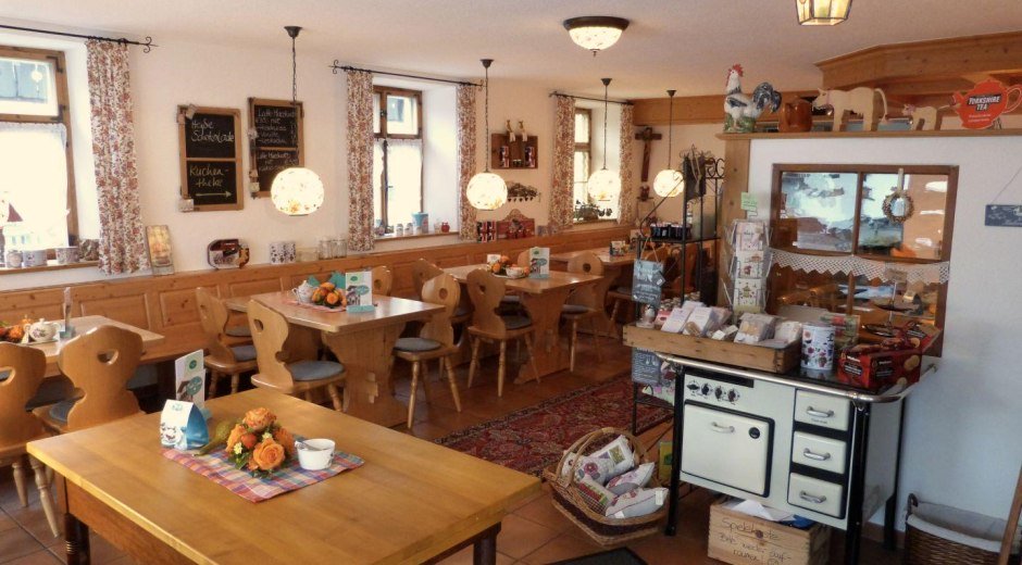 Selbstgebackene Kuchen und feine Teesorten © Tante Emma Tea Room & Bistro