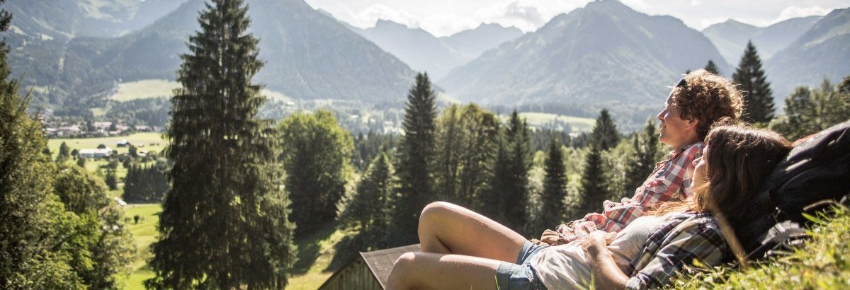 Entspannung in den Wiesen © Lena Alger / Tourismus Oberstdorf