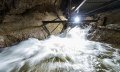 Der Höhlenbach rauscht durch die Höhle © Tourismus Hörnerdörfer, F. Kjer