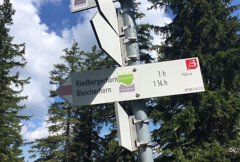 Wegweiser Richtung Riedbergerhorn