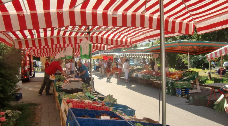 Händler auf dem Wochenmarkt
