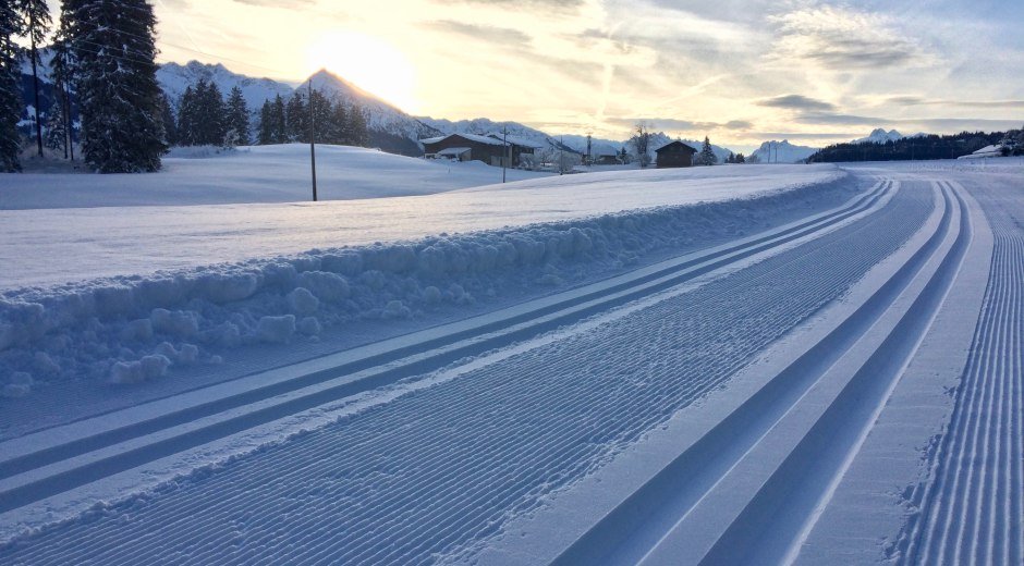 Wanderweg neben der Langlaufloipe bei Untermühlegg