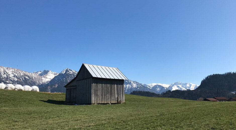 Blick in die verschneiten Berge © Tourismus Hörnerdörfer, L. Renn