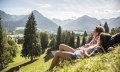 Entspannung in den Wiesen © Lena Alger / Tourismus Oberstdorf