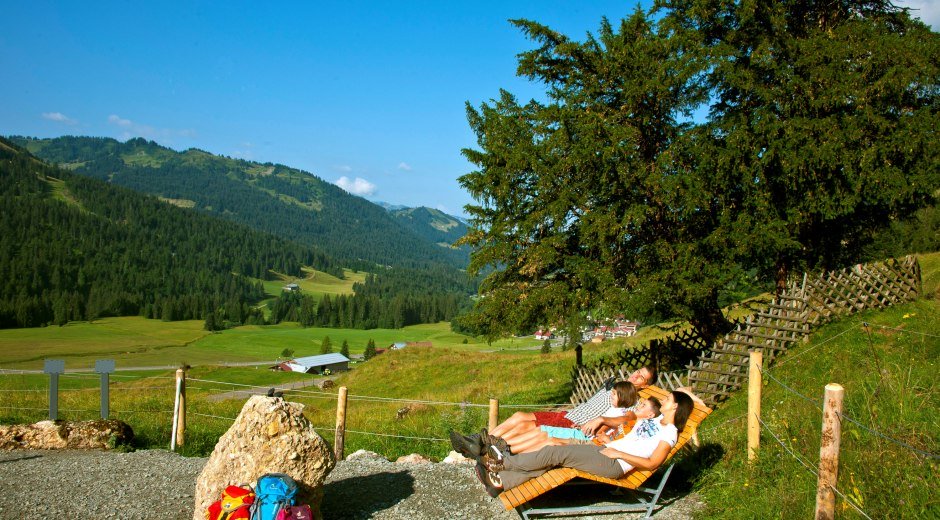 Verdiente Pause an der alten Eibe in Balderschwang © Tourismus Hörnerdörfer, G. Eichholzer