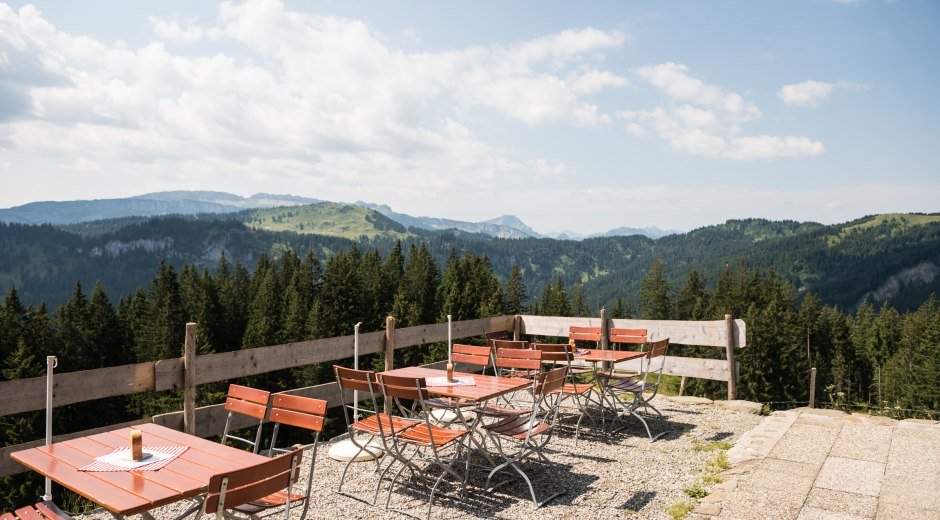 Panoramaterrasse auf der Mittelalpe © Tourismus Hörnerdörfer, F. Kjer