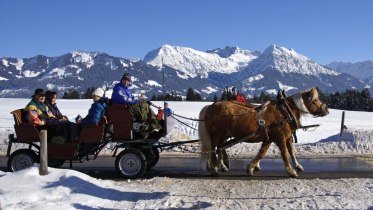 Winterliche Pferdekutschfahrt Obermaiselstein m... © Tourismus Hörnerdörfer