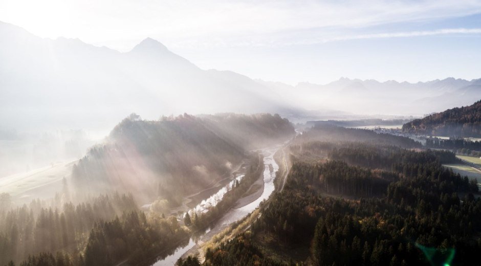 Sonnenaufgang über der Iller bei Fischen im Allgäu im Herbst © Tourismus Hörnerdörfer_ProVision_Media