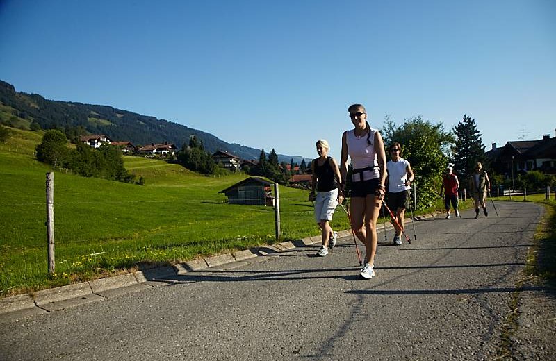 Nordic Walking in Obermaiselstein © Tourismus Hörnerdörfer, C. Hummel