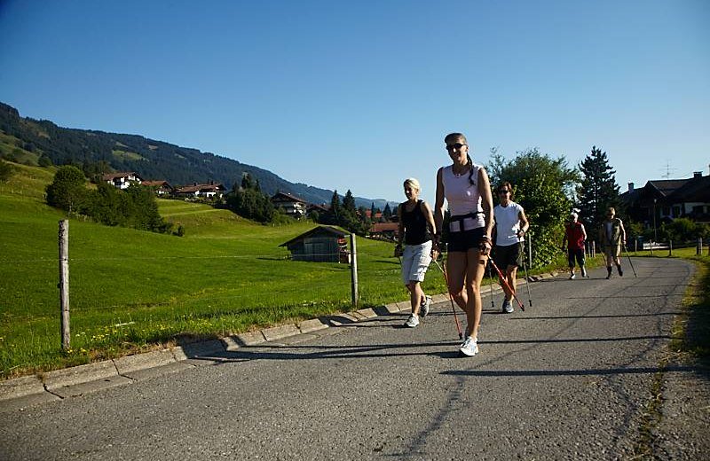 Nordic Walking in Obermaiselstein © Tourismus Hörnerdörfer, C. Hummel