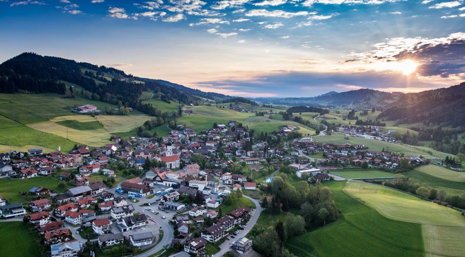 Blick über Rettenberg im Allgäu © Adi Geisegger