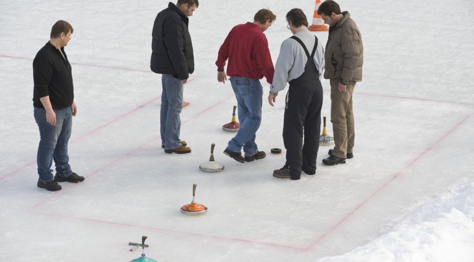 Eisstock-Turnier auf dem Eisplatz in Fischen © Tourismus Hörnerdörfer