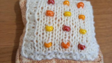 Nadelkisten mit eingestrickten Perlen © Meyenbären