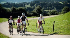 Rennradler unterwegs am Berg © Allgäu GmbH