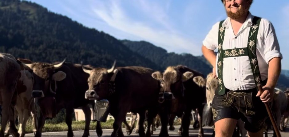 Hirte beim Einzug - Viehscheid in Balderschwang © 4monkeysApartments