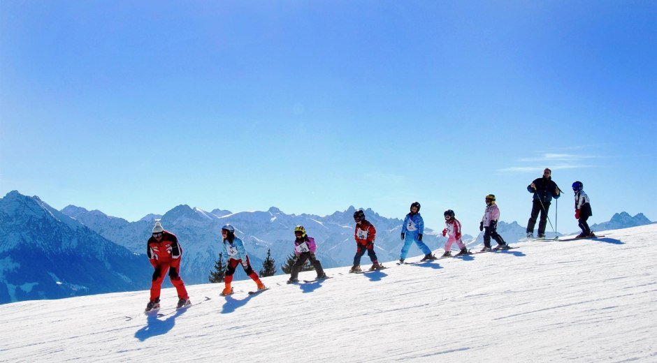 1Kinderskikurs in der Wintersportschule Ofterschwa © Tourismus Hörnerdörfer, S. Bruckmeier