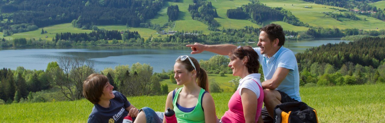 Familie am Grüntensee in Wertach © Peter Ehme