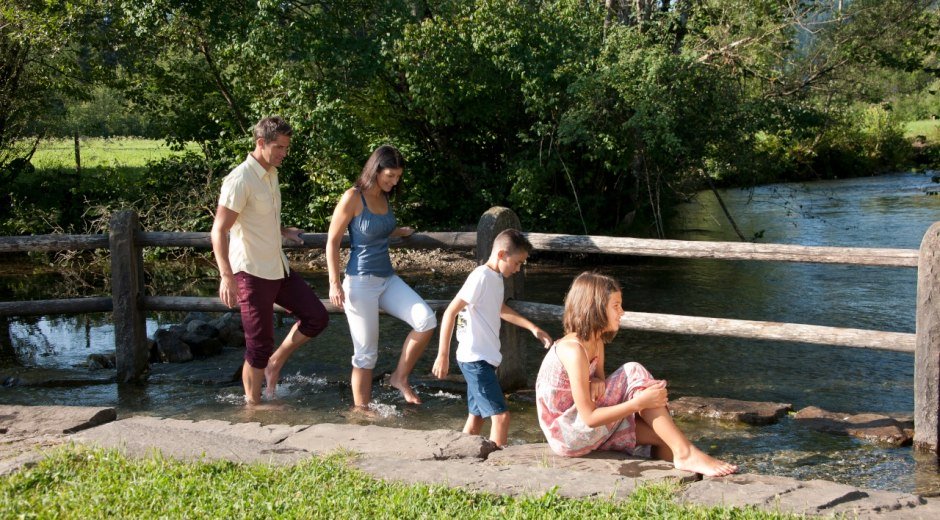 Natur-Kneipptretbecken im Fischinger Kurpark