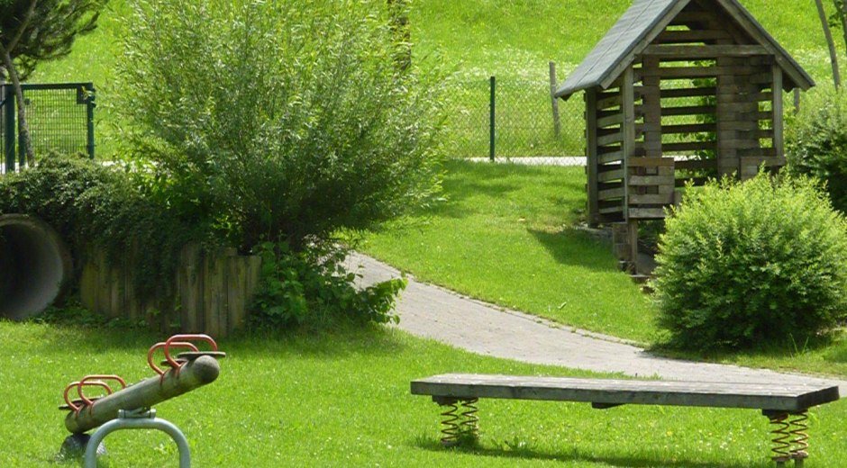Der Spielplatz liegt direkt neben Alpenminigolf © Tourismus Hörnerdörfer