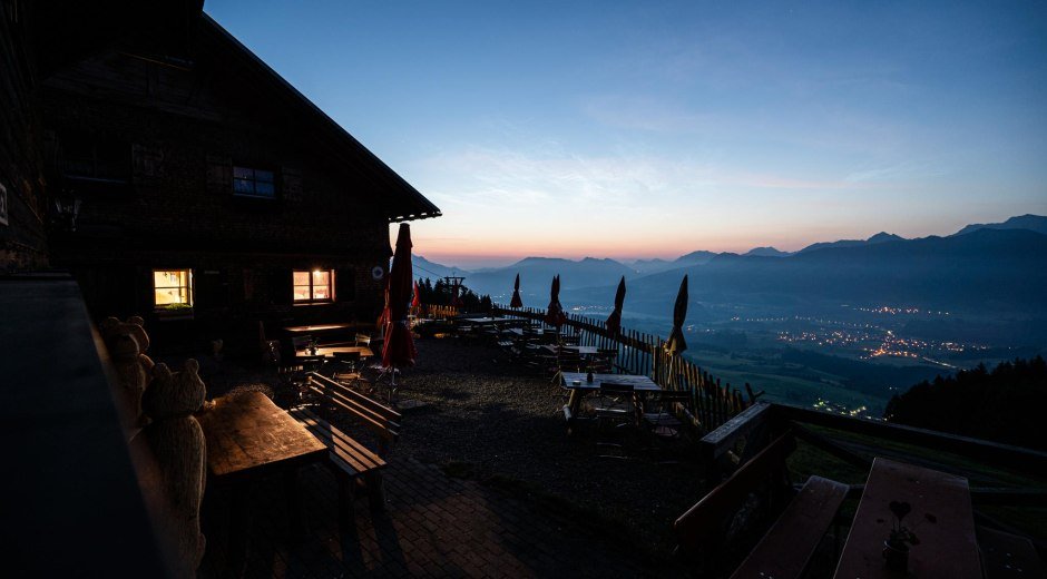 Sonnenaufgang an der Sennalpe Ornach © Tourismus Hörnerdörfer, F. Kjer