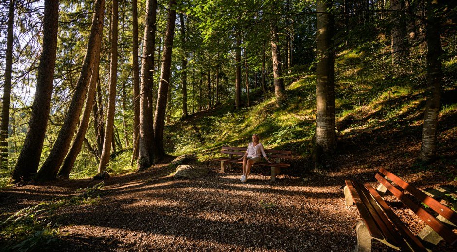 Ruhebänke beim magischen Ort "Iller" © Tourismus Hörnerdörfer, F. Kjer