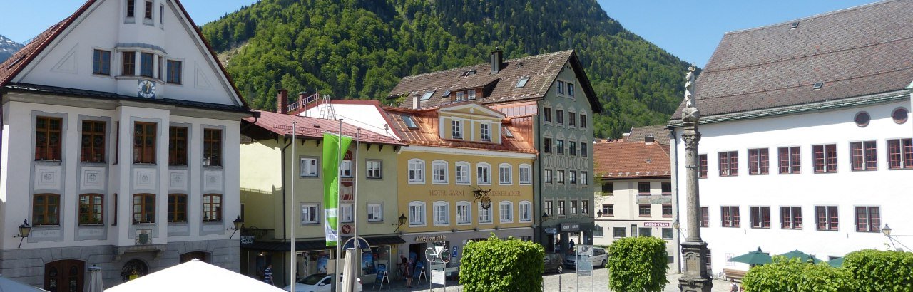 Blick auf Marienplatz, Rathaus, Säule, Schloss © Stadt Immenstadt