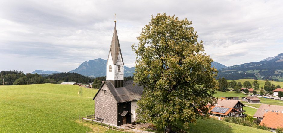 Auch die Kapelle ist Teil der Führung © Tourismus Hörnerdörfer GmbH