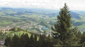 mittag-blick-nach-immenstadt-im-hintergrund-kempten © HK-Werbung & Verlag GmbH