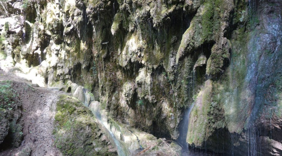Moosiger Felsen beim Hinanger Wasserfall © Tourismus Hörnerdörfer GmbH