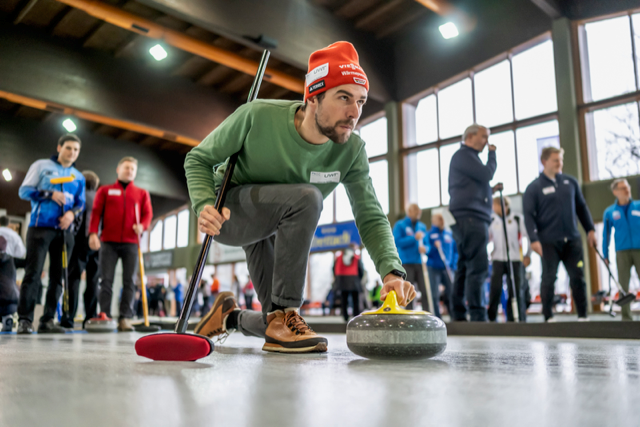 Johannes_Rydzek_Charity_Curling © Dominik Berchtold/Tourismus Oberstdorf