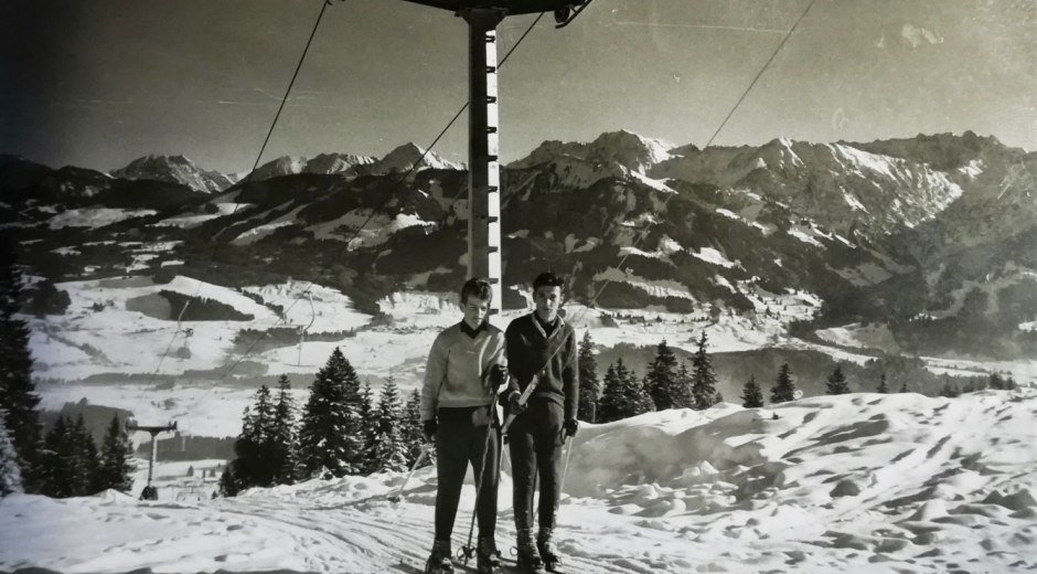 Zwei Freunde am Horngratschlepper Mitte 1960 © Ch. Feldmann