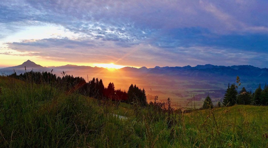Sonnenaufgang über dem Oberallgäu an der Weltcup © Tourismus Hörnerdörfer