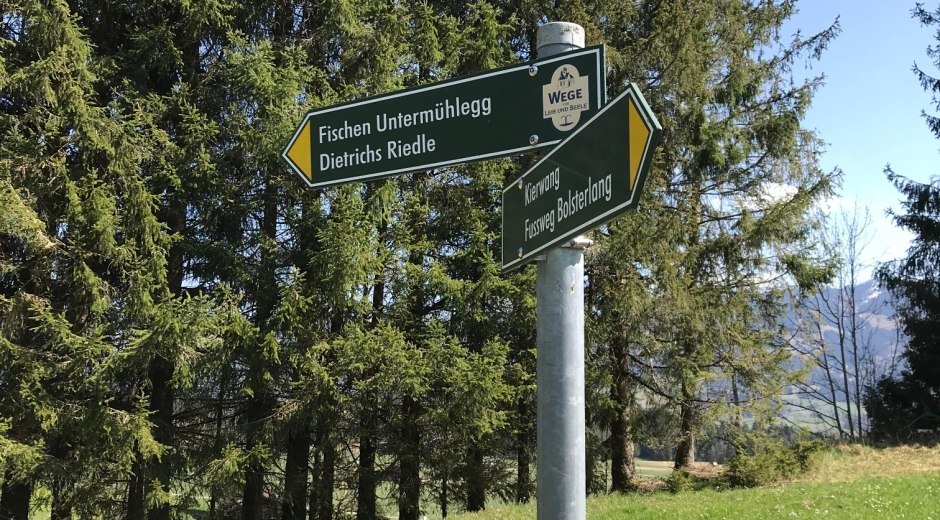 Wegweiser Richtung Fischen, Untermühlegg, Dietrichs, Riedle