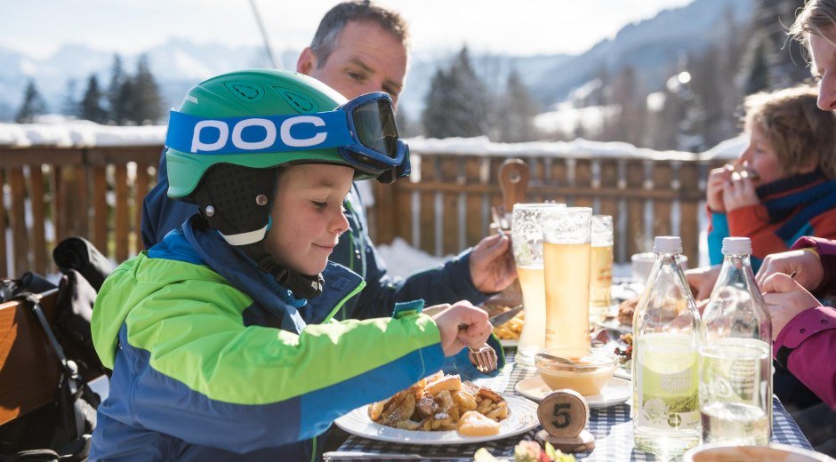 Einkehr im Winter - Wurzelhütte Ofterschwang © Tourismus Hörnerdörfer, F. Kjer