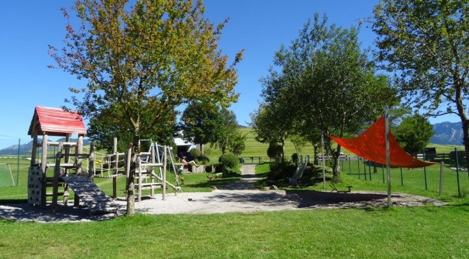 Der Spielplatz hinter dem Kitzbichl © Alpenminigolf Bolsterlang