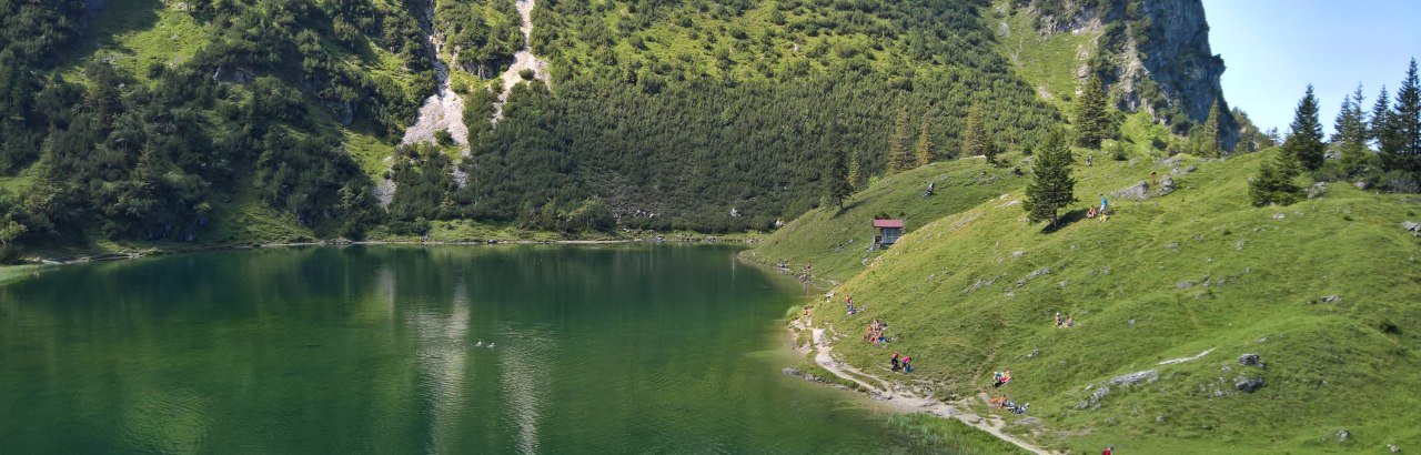 Baden im Unteren Gaisalpsee bei Oberstdorf