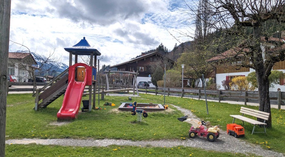 Rutsche auf dem Spielplatz in Fischen-Langenwang © Tourismus Hörnerdörfer GmbH