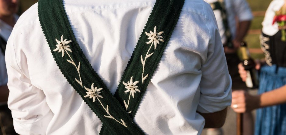 Traditionelle Edelweishosenträger © Tourismus Hörnerdörfer, F. Kjer