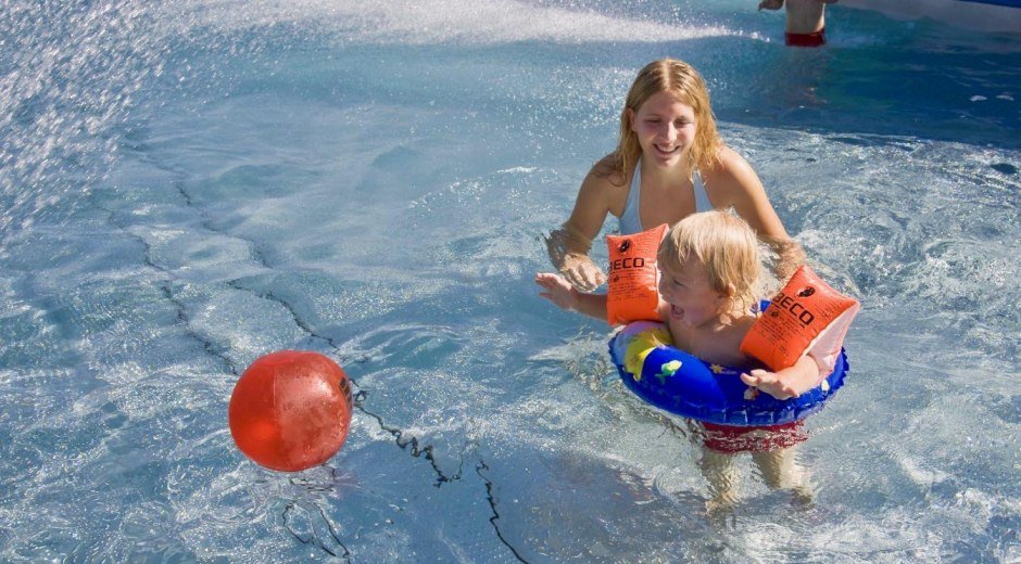 Pack die Badehose ein - und dann ab ins Freibad © Tourismus Hörnerdörfer, R. Retzlaff