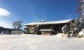 Bauernhaus in der Schneelandschaft