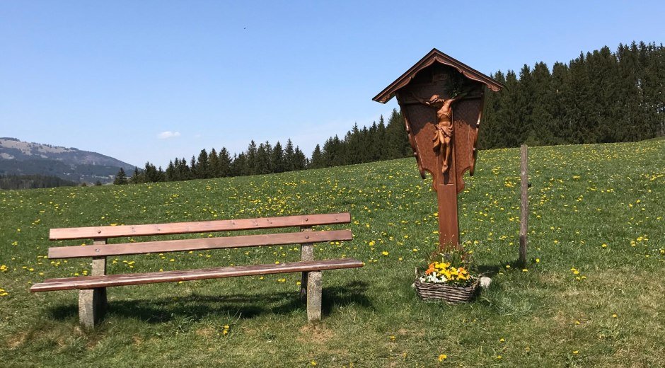 Ruhebank am Wegesrand © Tourismus Hörnerdörfer GmbH